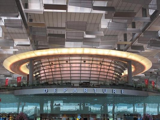 薄板になったシンガポールの空港ターミナルは壁および柵のためのガラスを強くしました