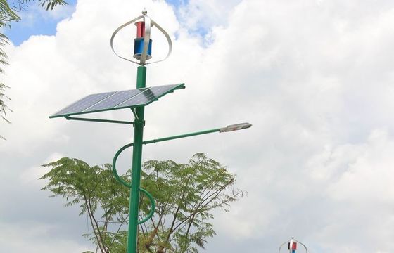 Maglev Turbines Wind Solar Hybrid System Street Light, zainstalowany w Low Carbon City