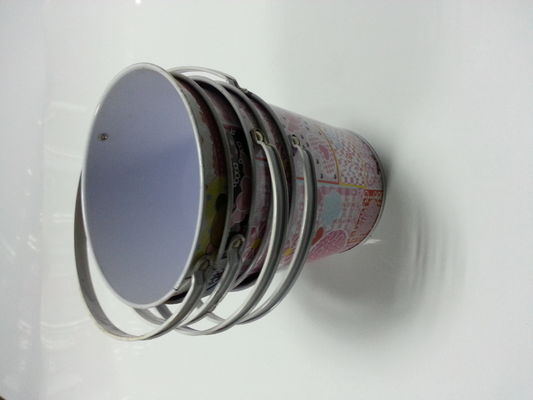 Recyklingowi Metal cyny wiadro z uchwytem i białe kropki na ciele, jednolity kolor Wewnątrz